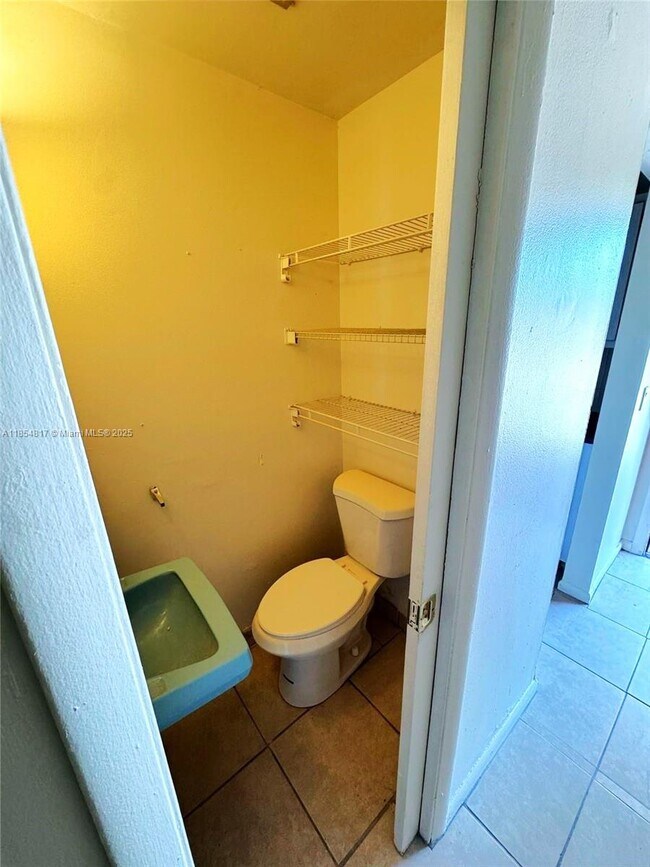Foto del edificio - 932 W Kalmia Dr