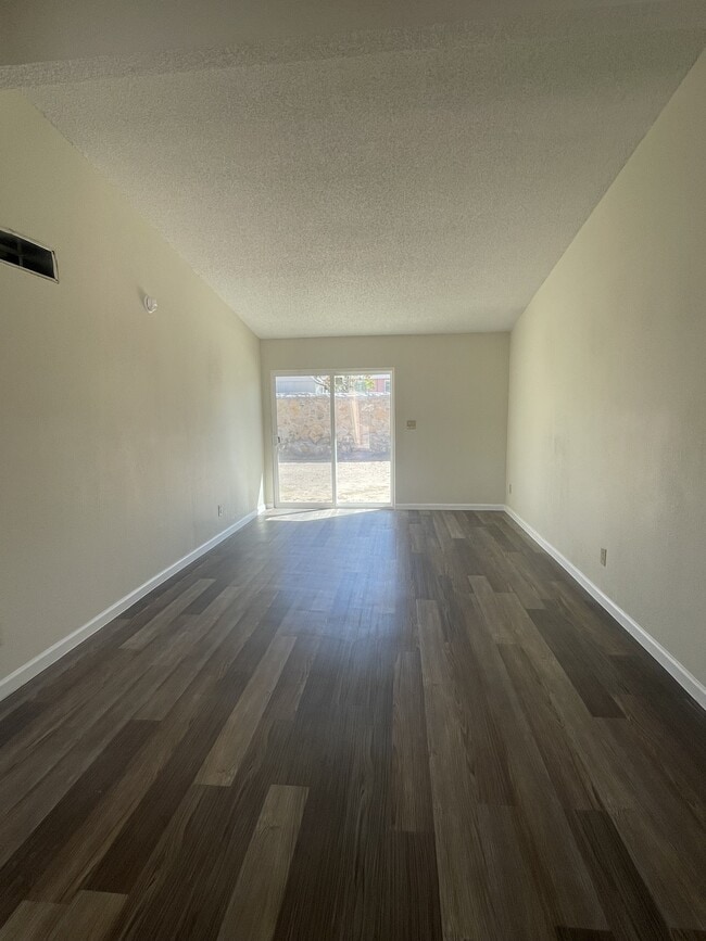 Foto del edificio - 866 Barandal Dr