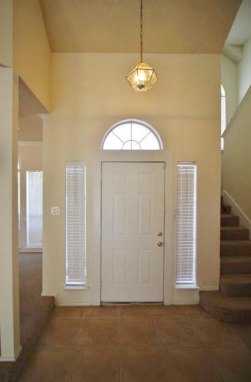 Building Photo - 700 Stain Glass Dr