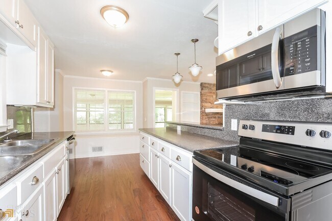 1400 Springwood Dr NW - 4