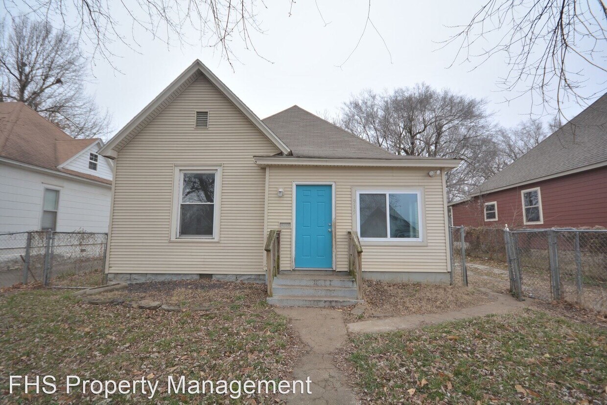 Primary Photo - 3 br, 1 bath House - 915 W Poplar Street