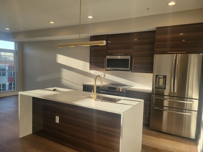 Foto del edificio - Stunning 3 BR/2.5 BA Apartment in Ivy City...