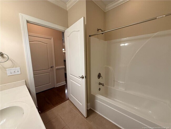 Foto del edificio - 185 Gallery Dr