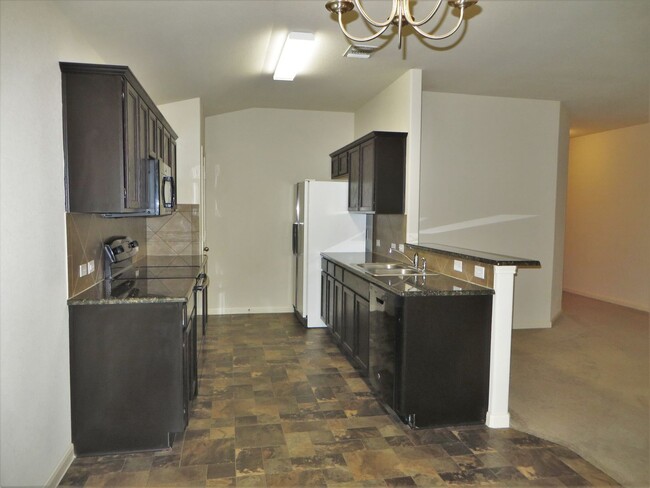Building Photo - 3 Bedroom 2 Bathroom Pinnacle Georgetown Home