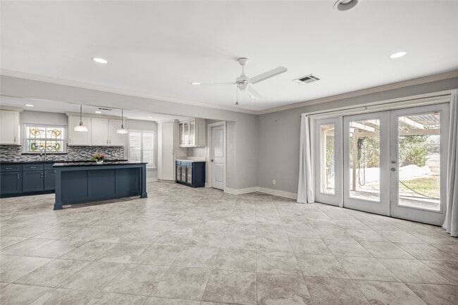 Building Photo - 10303 Greenwillow Dr