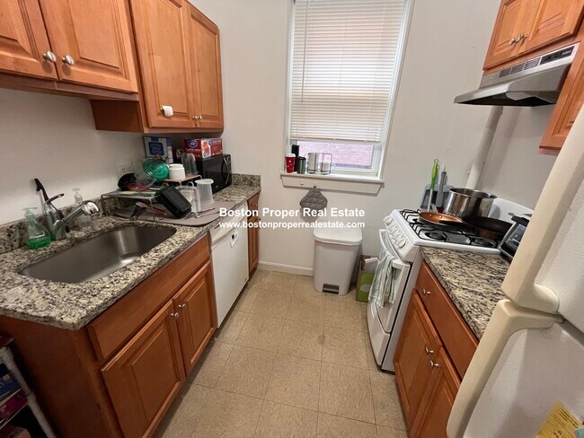 Building Photo - 50 Charlesgate E