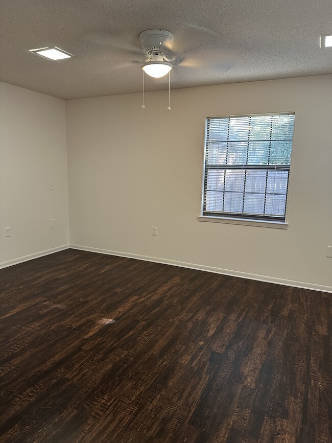 Building Photo - 96 Yacht Club Dr NE