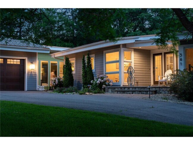 Building Photo - 341 Westwood Dr N