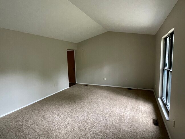 Building Photo - 3105 Charlotte Mill Dr