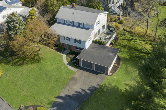 Building Photo - 640 Barrymore Ln