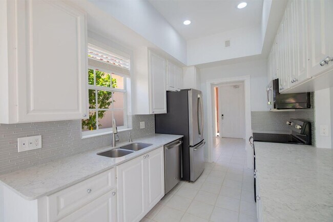 Foto del edificio - 4786 Blossom Dr