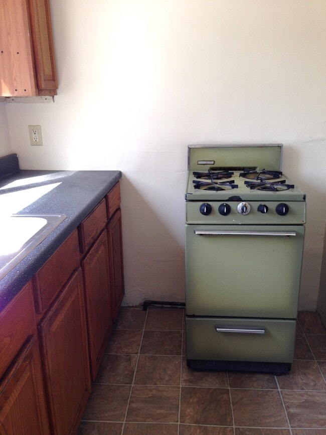 Building Photo - 864 Chalker St