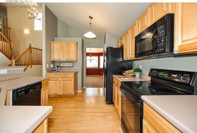 Building Photo - Grand 4 Bed, 3 Bath Home in South Fort Col...