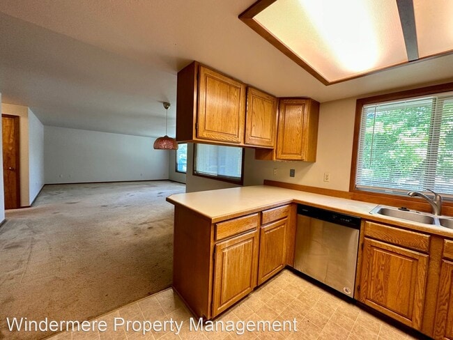 Building Photo - 3 br, 2 bath House - 617 Willow Court S.