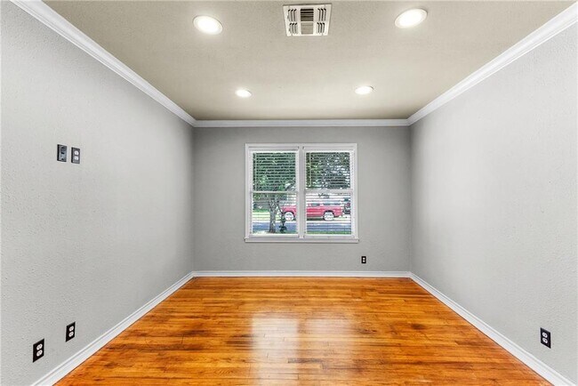 Building Photo - 622 Collingswood Dr