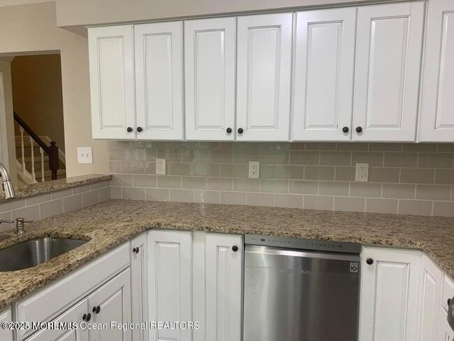 Foto del edificio - 248 Larchwood Ct