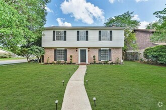 Building Photo - 7003 Huntbrook Dr