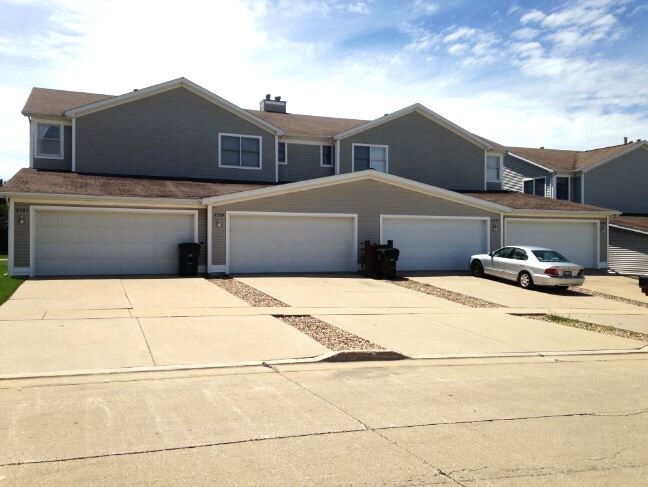 Foto principal - East Rainbow Townhomes