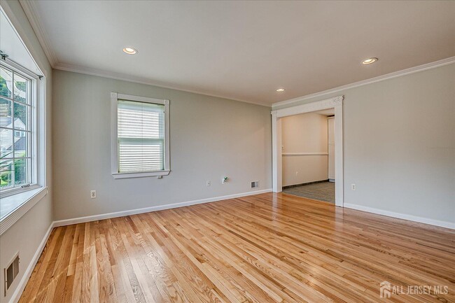 Building Photo - 6 Robert Cir