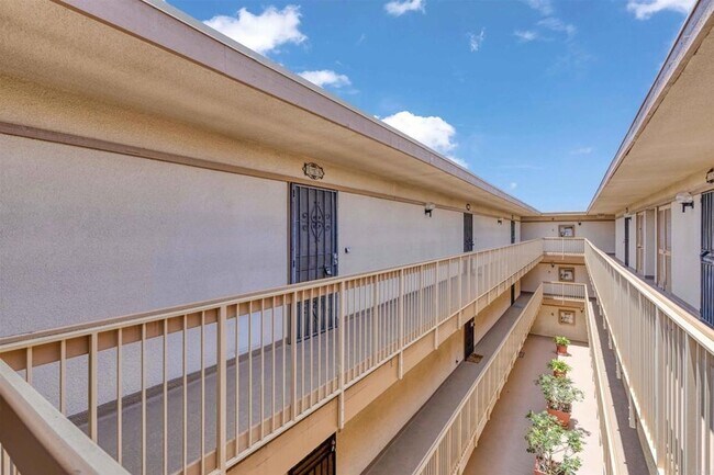 Foto del edificio - 2628 Worden St
