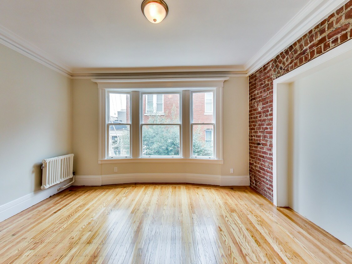 Primary Photo - 655 Hyde St