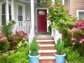 Building Photo - 6 Arcadia St