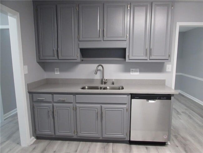 Building Photo - 1774 Twin Brooks Dr SE