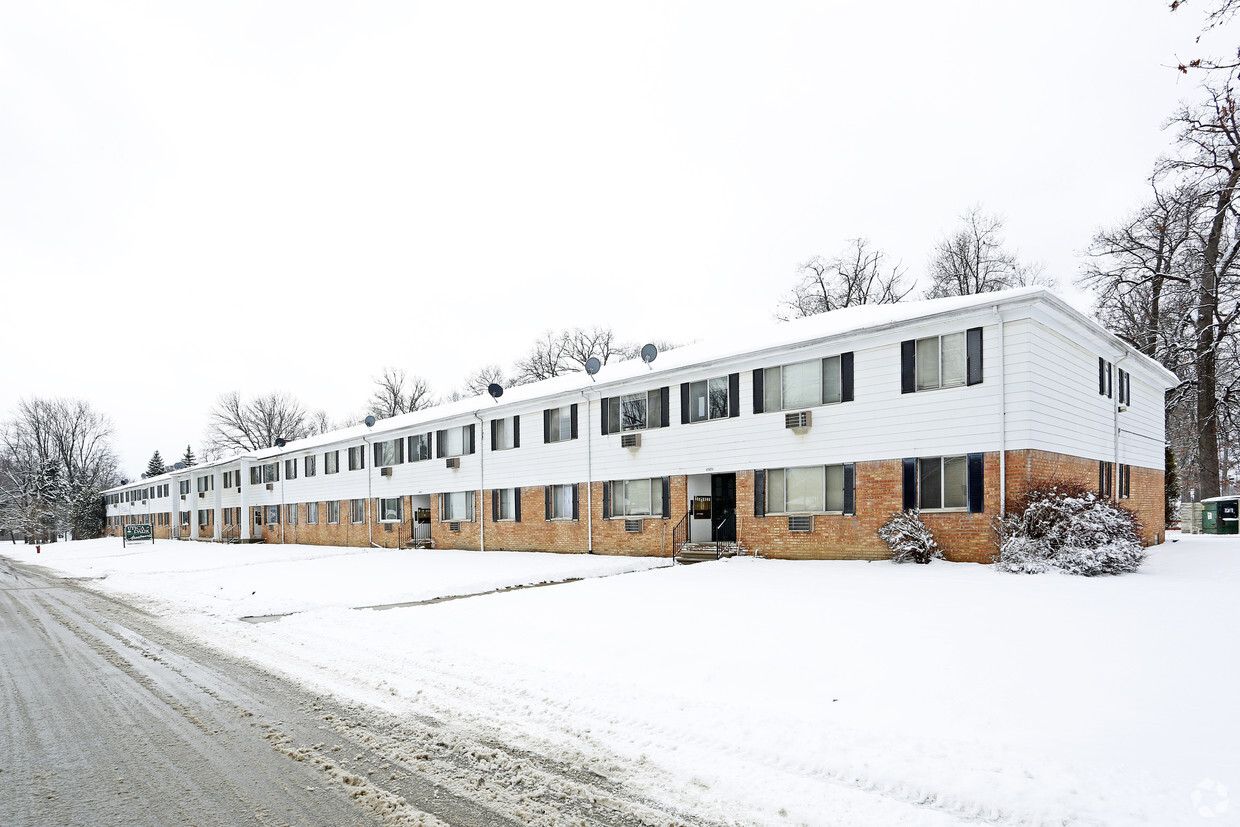 Utica Park - Utica Park Apartments