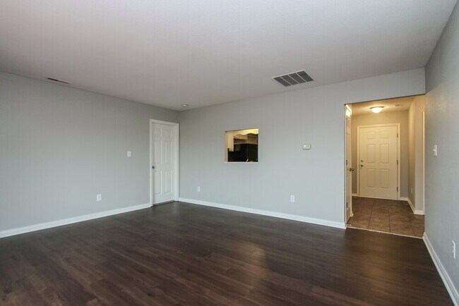 Building Photo - 9016 Hosta Way