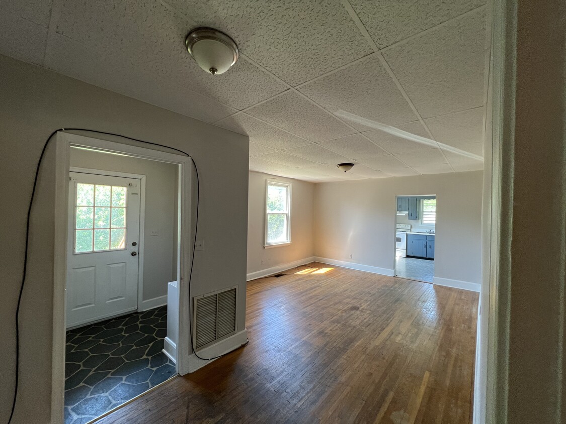 Living Room - 481 Midgett Farm Rd