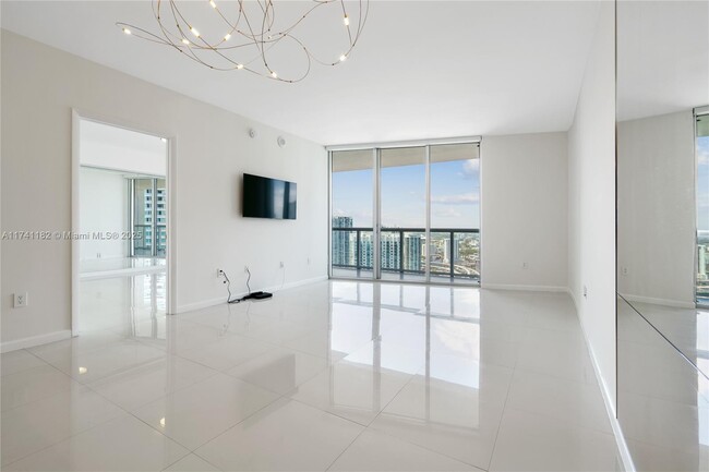 Foto del edificio - 475 Brickell Ave