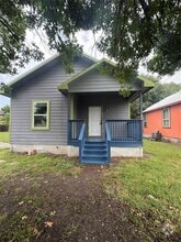 Building Photo - 1017 Fir Ln