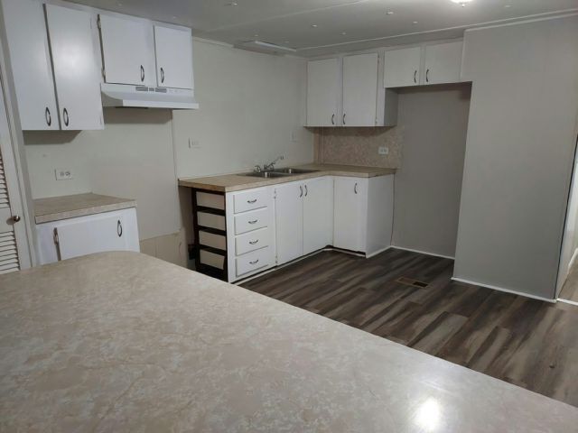 Building Photo - 213 48th Ave W