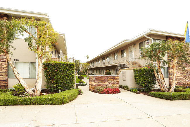 Building Photo - Cypress Pointe Apartments