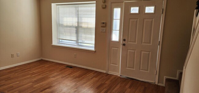 Foto del edificio - 4950 Rosebay Pl