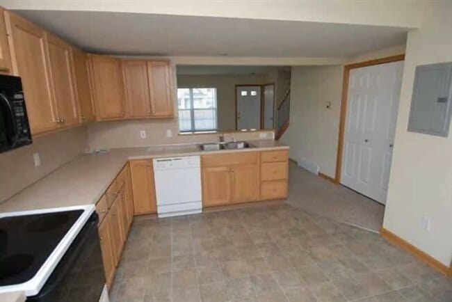 Foto del edificio - 3880 Kenowa Ave SW