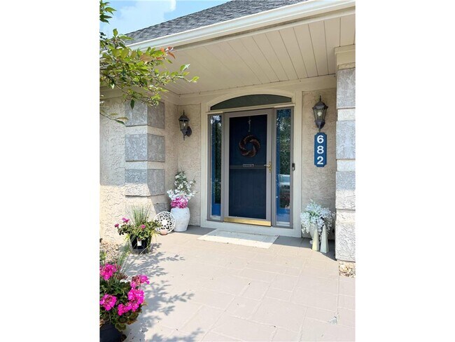 Building Photo - 682 Huntington Ct