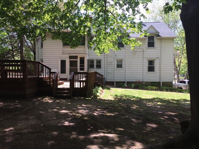 Building Photo - 322 Deerfield Rd