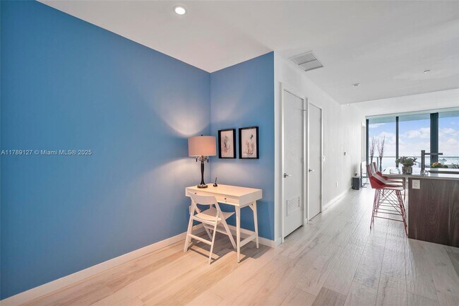Foto del edificio - 480 NE 31st