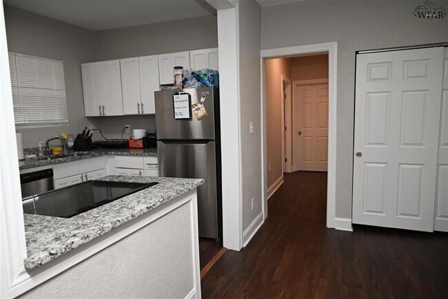 Foto del edificio - 1821 McGregor Ave