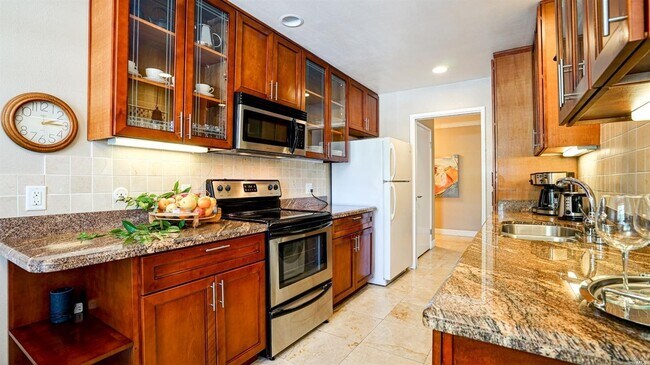 Foto del edificio - 1220 Shelter Bay Ave