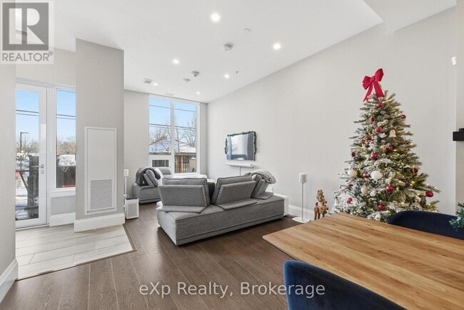 Building Photo - 73 Arthur St S