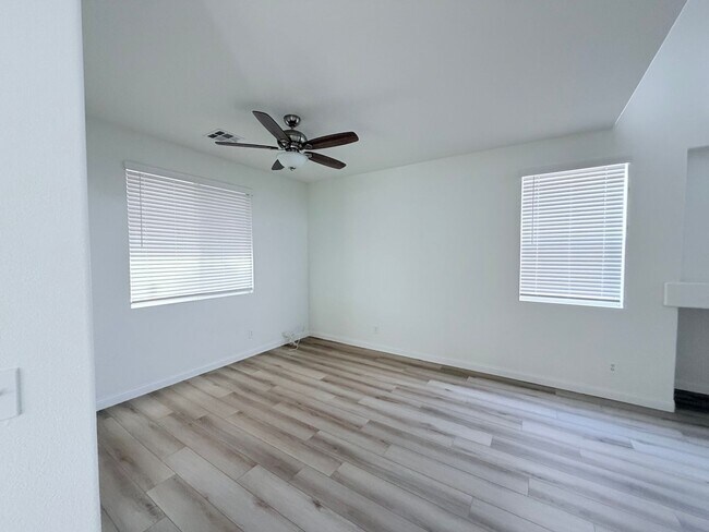 Foto del edificio - Lovely renovated Silverado Ranch home