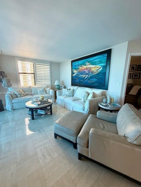 Foto del edificio - 1121 Crandon Blvd