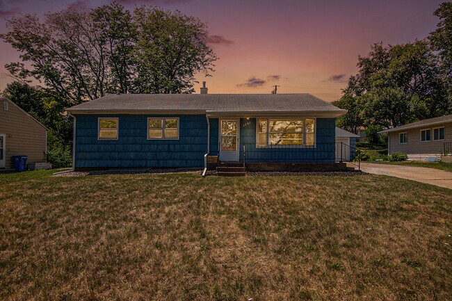 Building Photo - 2701 S Norton Ave