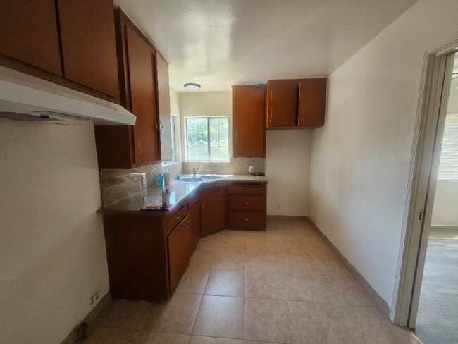 Building Photo - 1250 Yosemite Dr