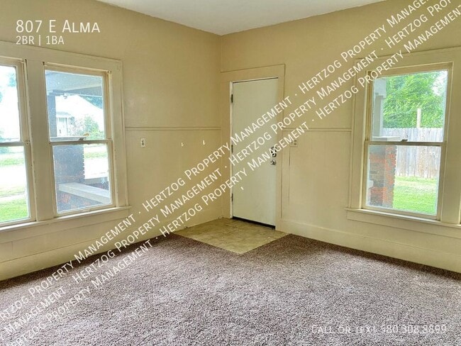Building Photo - 807 E Alma-