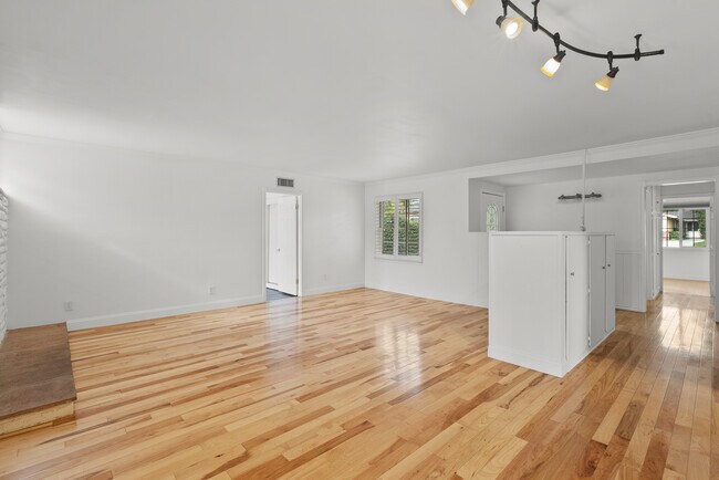 Foto del edificio - 17206 McKeever St