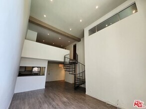 Building Photo - 1440 Veteran Ave