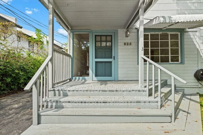 Building Photo - 825 SE 12th Ct
